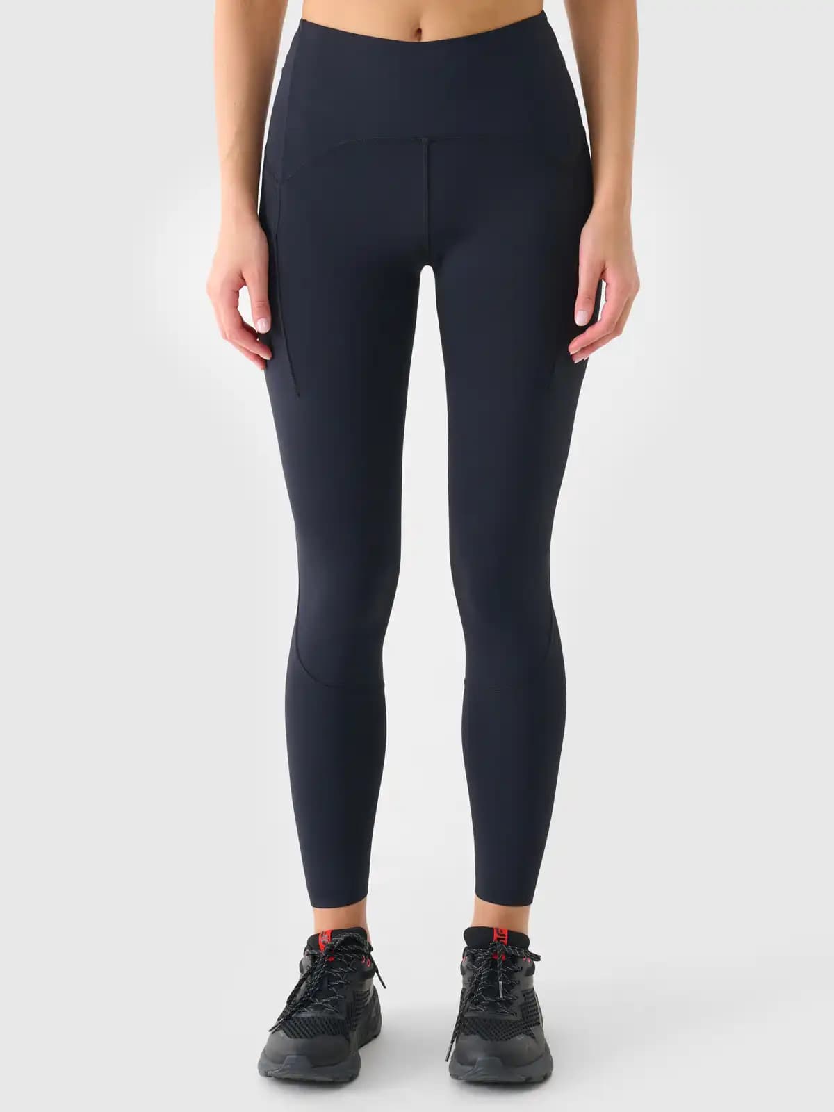 4F legginsy z kieszeniami bocznymi i z wykończeniem szybkoschnącym 4FWAW25TFTIF364 czarne (XL)