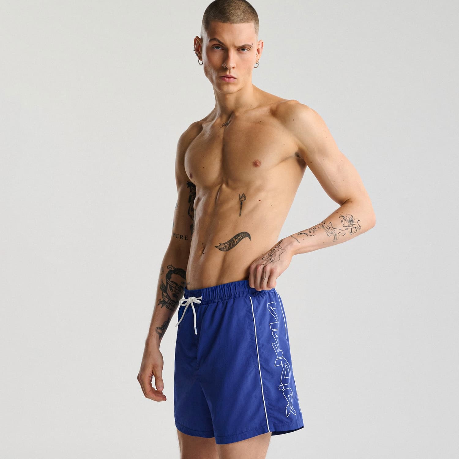 Cropp - Szorty kąpielowe w sportowym stylu - niebieski