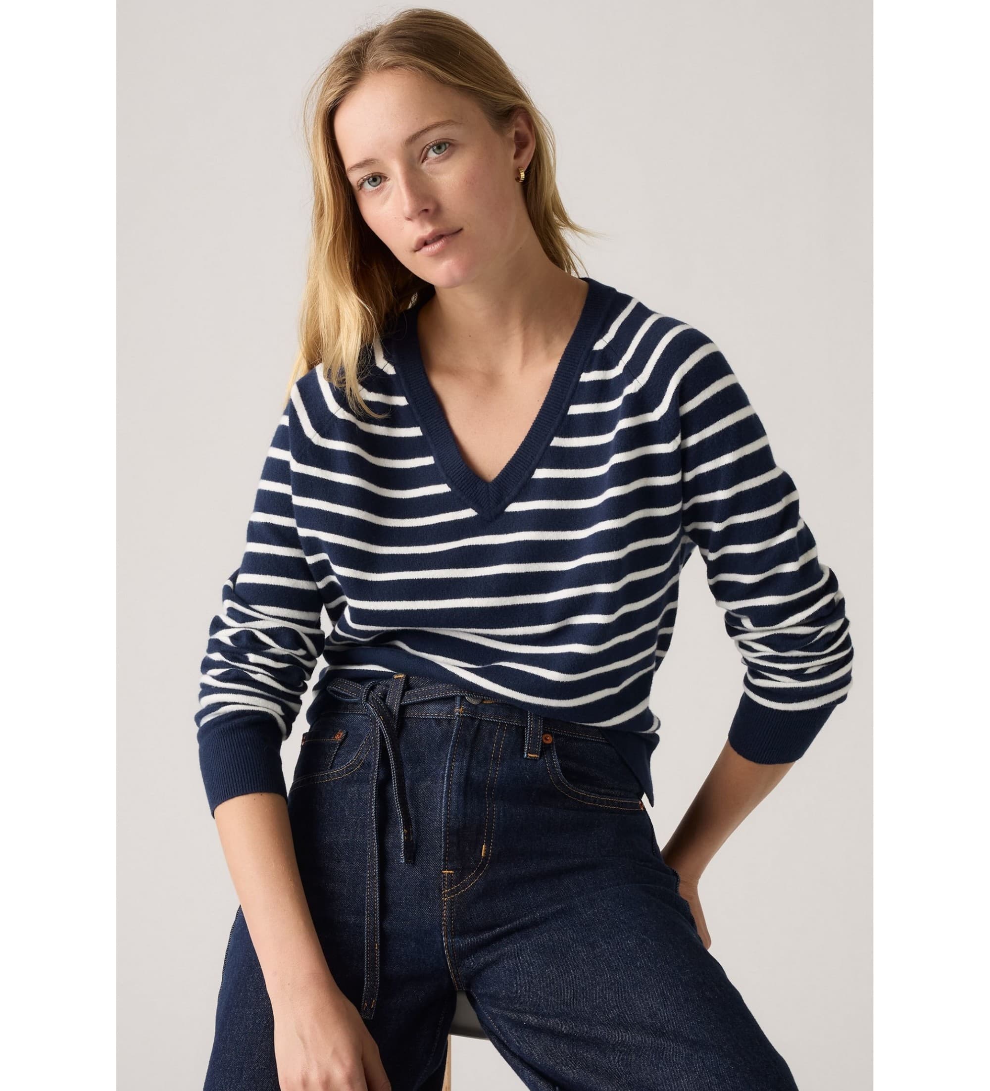 Levi's dla kobiet. 0046F-0002 Sweter Super Soft w kolorze granatowym (M), Zwykły, Bawełna, Marino