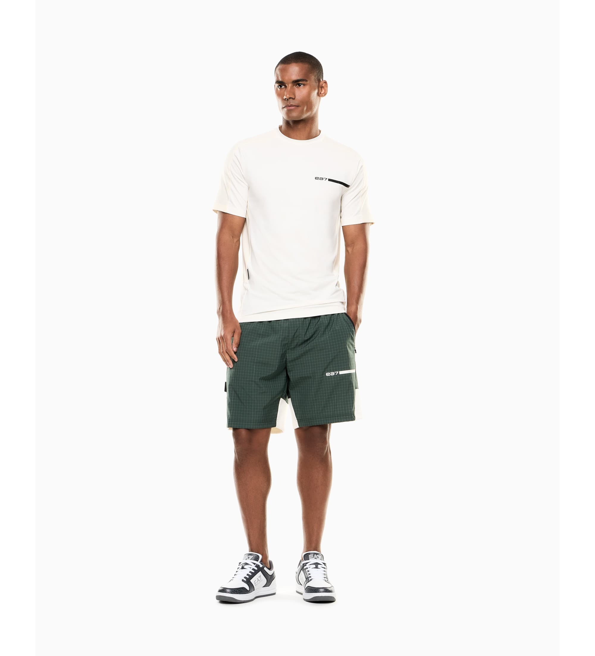EA7 dla m??czyzn. 7M001506_AF22110 Szorty Logo Series M Cilantro (XS), Zwykły, Deportivo, Lila, Odzież sportowa, Multisport, Polia