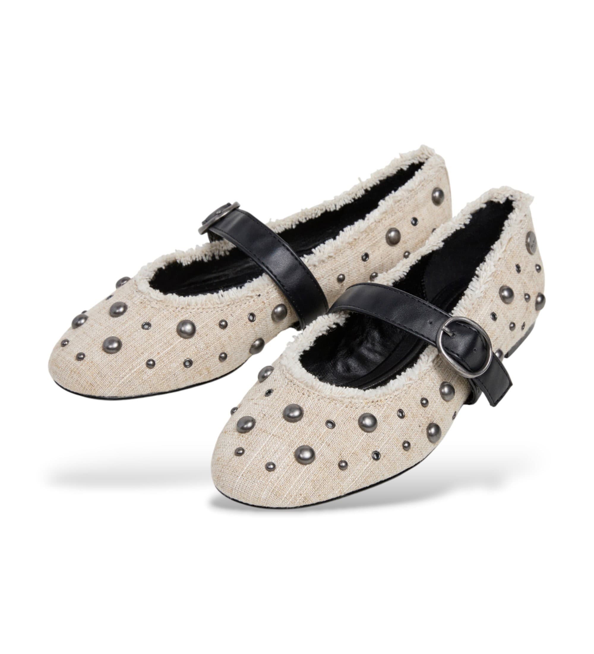 Pepe Jeans dla kobiet. PLS100016 Buty Charlotte Studs w kolorze złamanej bieli (37), Biały, Mapa, Klamra, Zwykły, Klasyczny