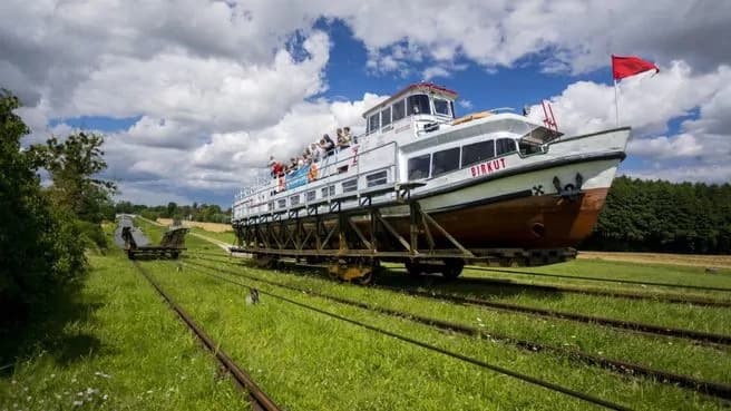 Elbląg/Buczyniec STATKIEM PO TRAWIE