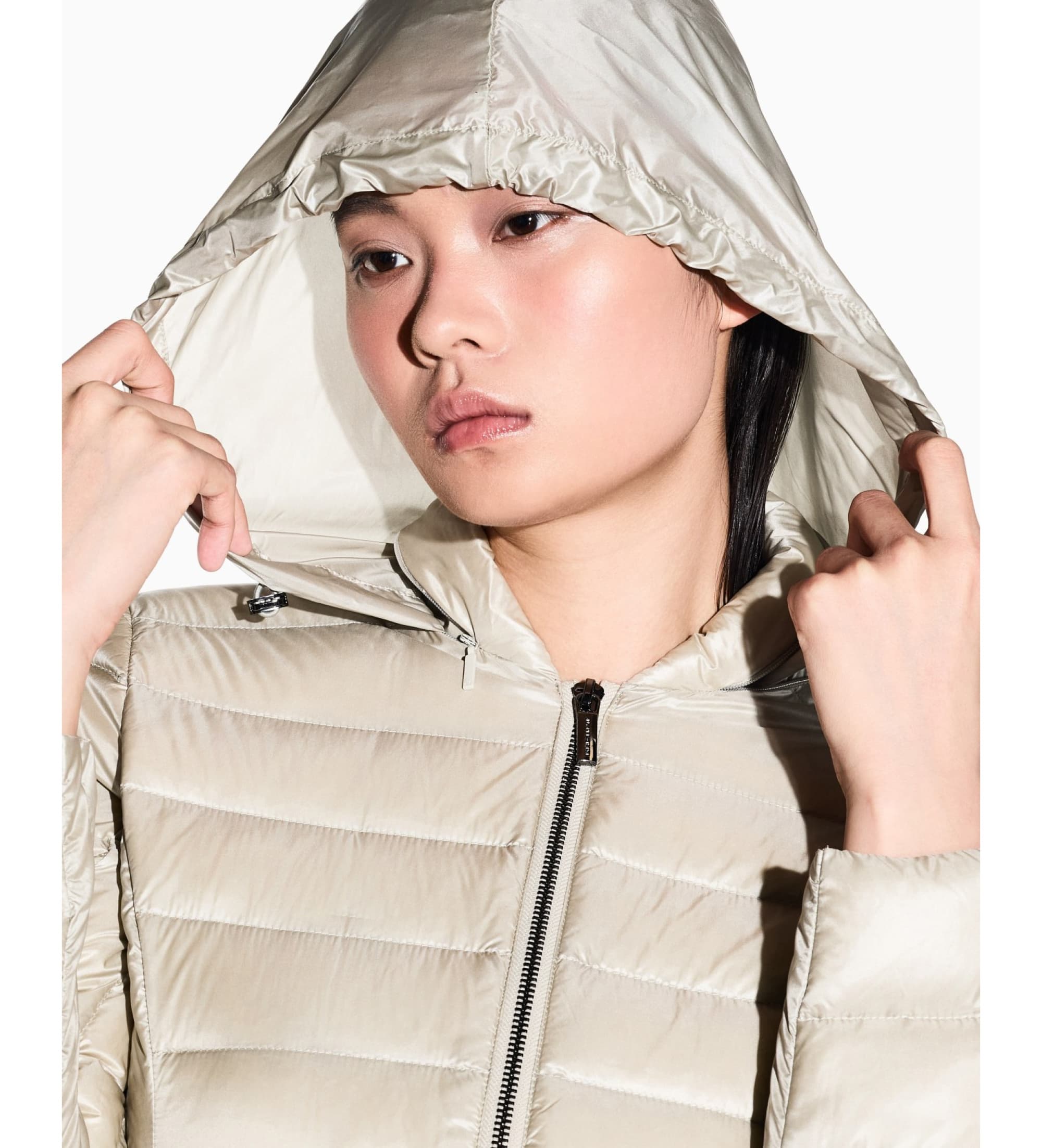 A|X Armani Exchange dla kobiet. XW001920AF18757U6275 Beżowa kurtka puchowa (XS), Beżowy, Zwykły, Poliamid