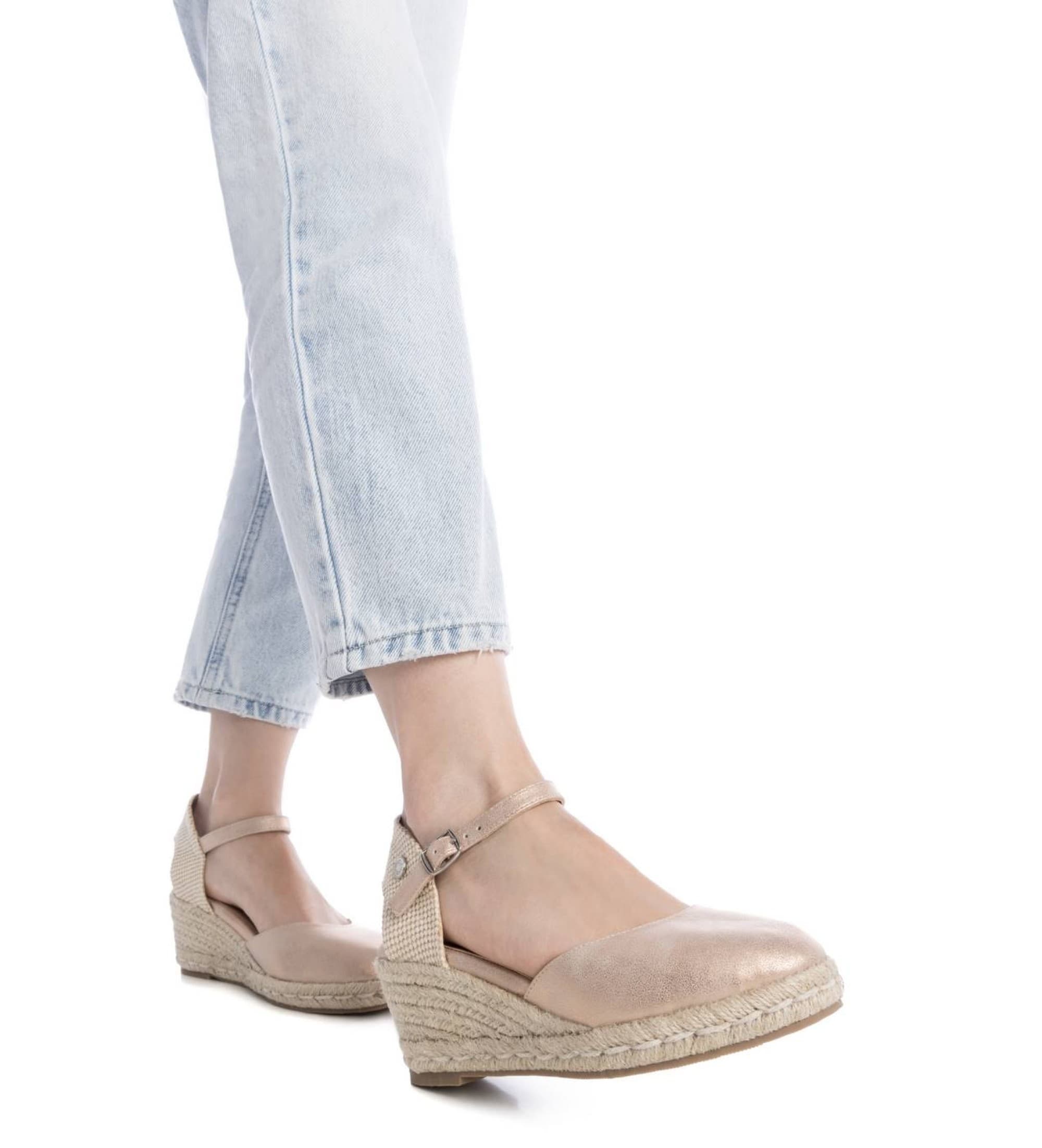 Refresh dla kobiet. 17285904-NUDE Espadryle 172859 nude (40), 5 do 8 cm, Klamra, Zwykły, Nagość